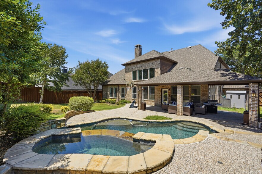 Building Photo - 5315 Cree Dr