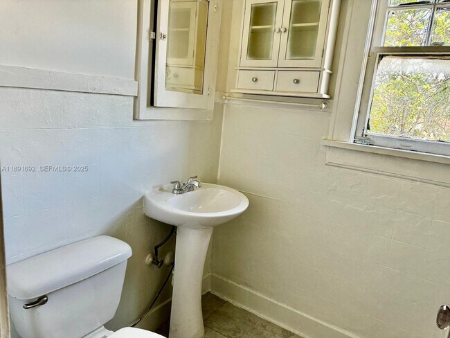 Building Photo - 1800 Fillmore St