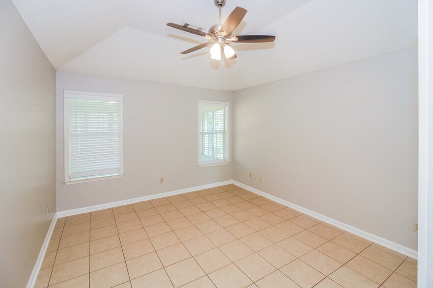 Building Photo - 2784 Fletcher View Dr