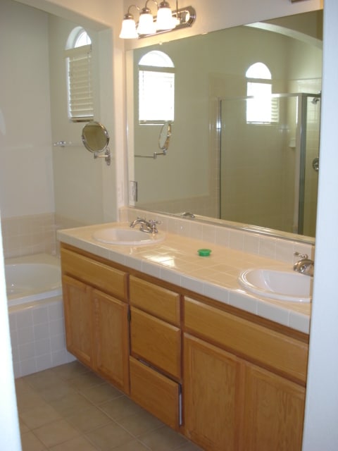 Building Photo - NICE 2-STORY HOME IN GATED COMMUNITY!