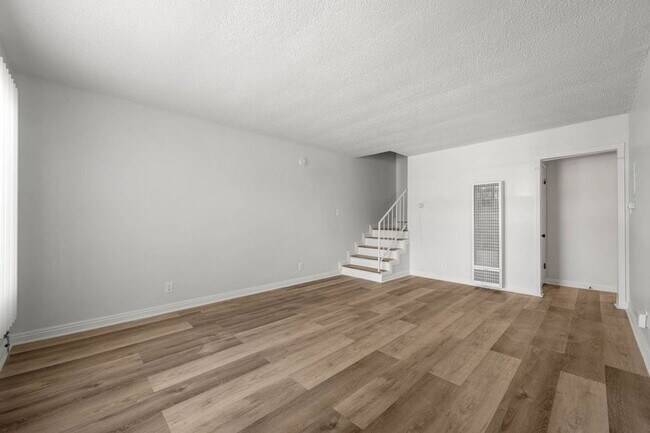 Building Photo - 3212 W 60th St
