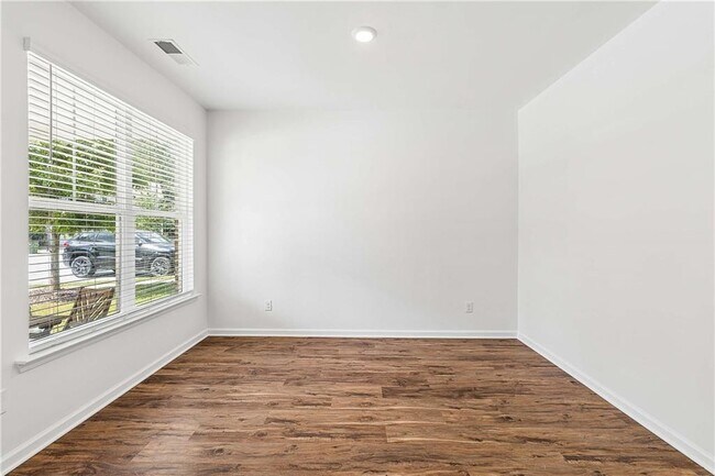 Building Photo - 430 Burgundy Terrace SE