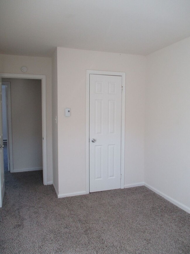 Building Photo - 3BR Townhome - Northampton School District