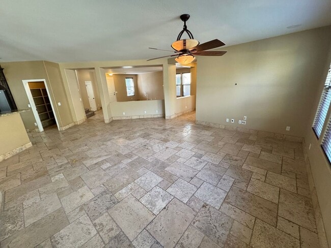 Building Photo - Beautiful 4 Bedroom - 2.5 Bath with Lots of Bonuses - Gilbert