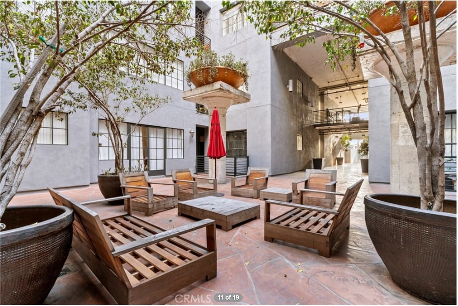 Building Photo - 420 S San Pedro St