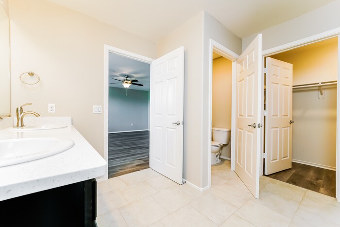 Building Photo - 6531 S Calle Diablo Dr