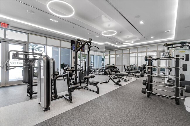 Building Photo - 17301 Biscayne Blvd