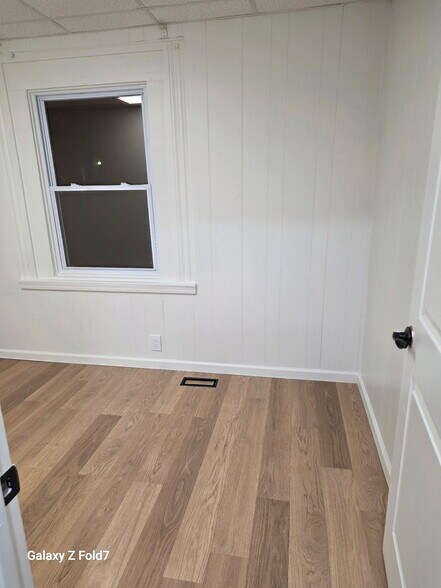 Building Photo - 5209 Warren Ave