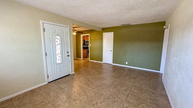 Building Photo - 3-Bed, 2-Bath Single Story Home with Big Y...