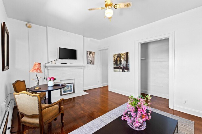 Building Photo - 854 N High St