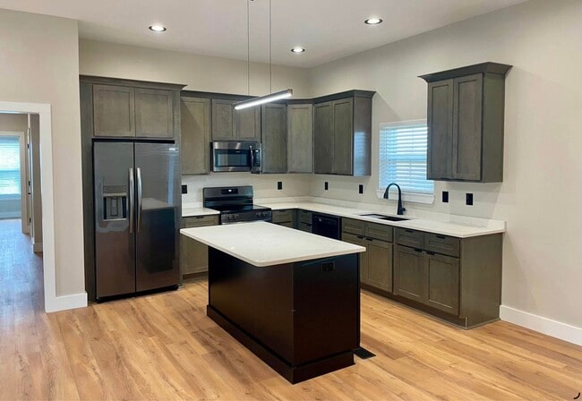 Building Photo - 1091 Dahl Rd