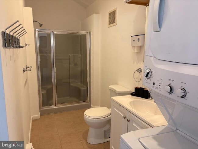 Building Photo - 215 Bryn Mawr Ave