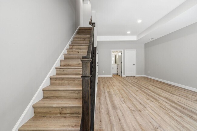 Building Photo - 4728 Walworth Ave
