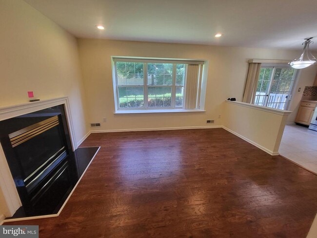 Building Photo - 1108 Coventry Way