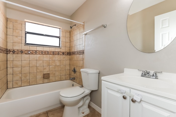 Building Photo - 1901 Derbywood Dr