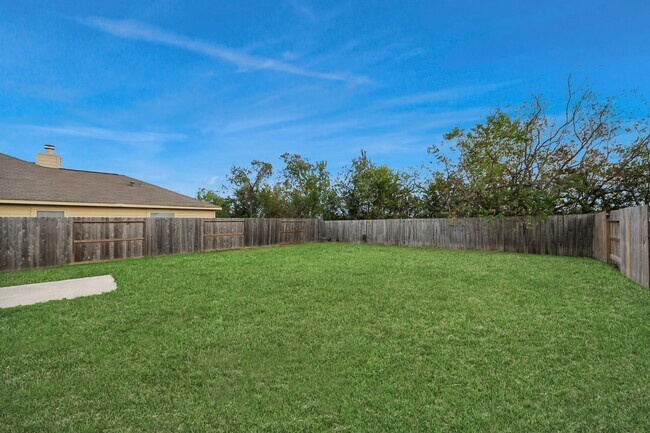 Building Photo - 6702 Albion Cresent Dr
