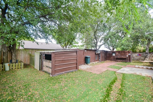 Building Photo - 19331 Nasworthy Dr