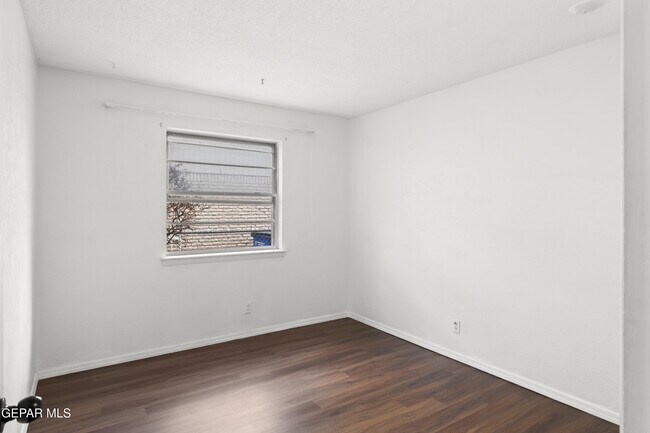 Building Photo - 5409 Edmonton Ave
