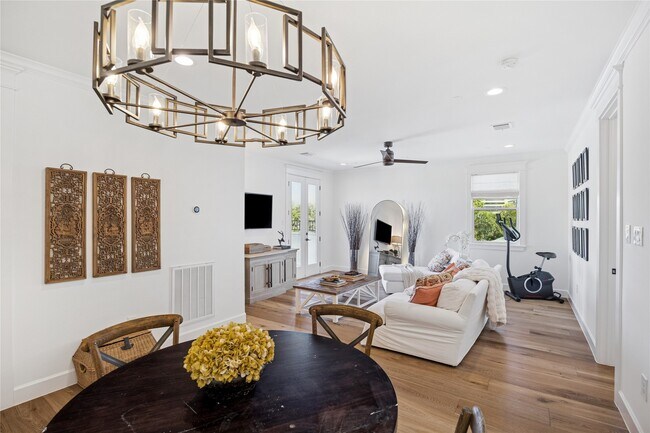 Building Photo - 2031 Sheridan St