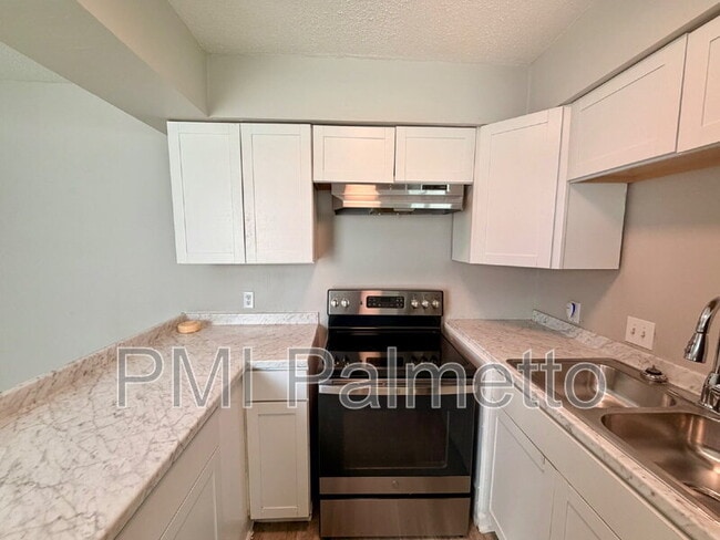 Building Photo - 1908 Tall Pines Cir