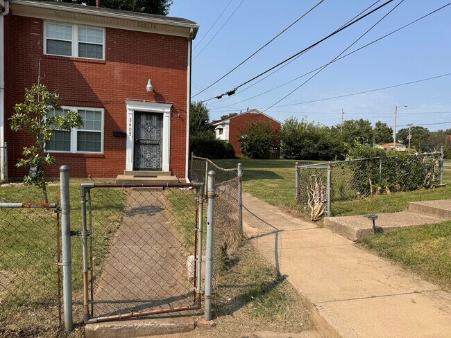 Building Photo - 3405 Chauncey Ave