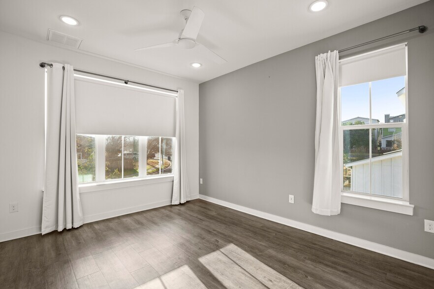 Building Photo - 2624 Metcalfe Rd