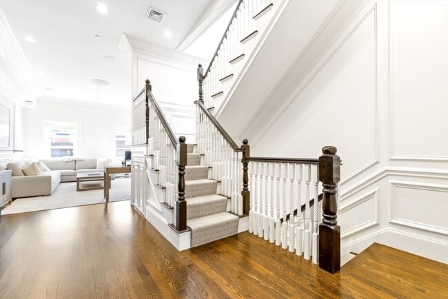 Building Photo - 5 Marlborough St