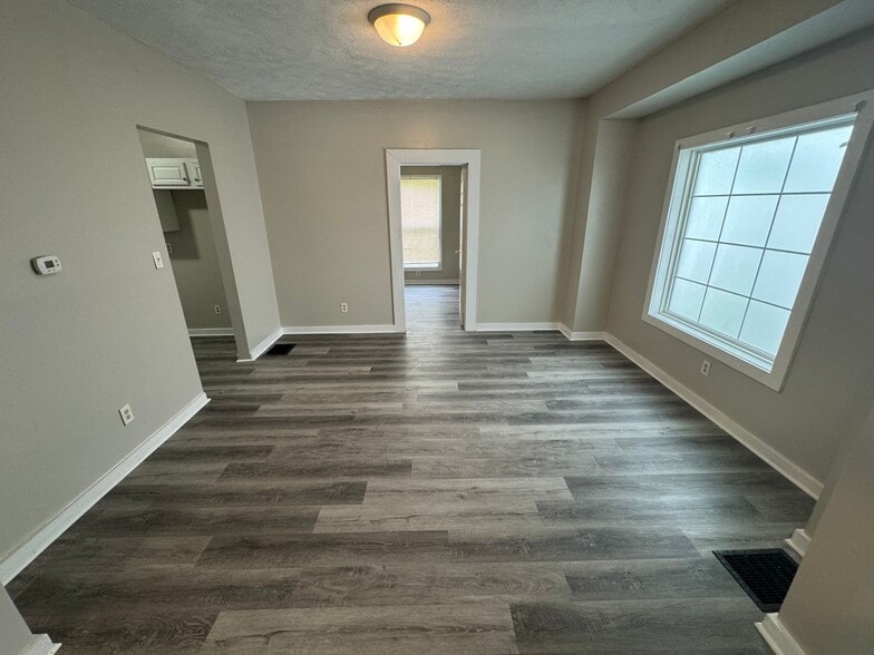 Building Photo - West Side 3 bedroom 2 bath