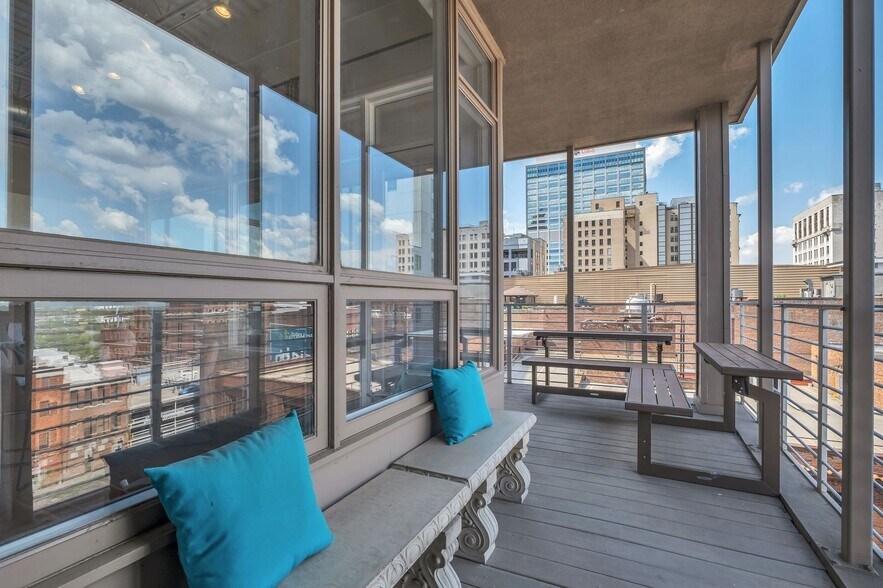 Building Photo - 309 Church St