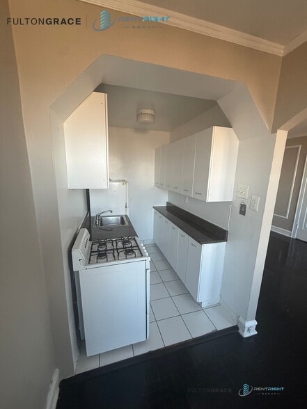 Building Photo - 1209 W Sherwin Ave