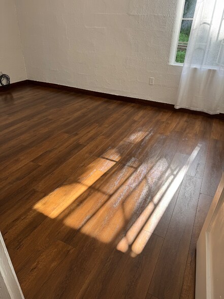 Building Photo - 398 Alameda de las Pulgas