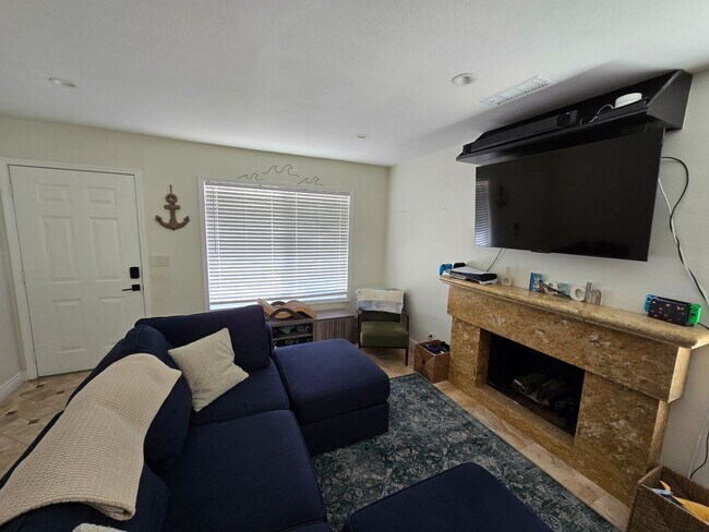 Building Photo - Updated - one story home in Moorpark's desirable Peach Hill neighborhood