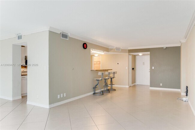 Building Photo - 1000 Parkview Dr