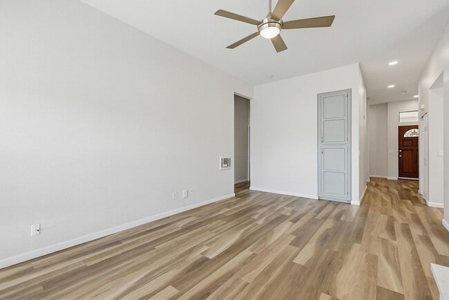 Building Photo - 270 Dahlia Ave