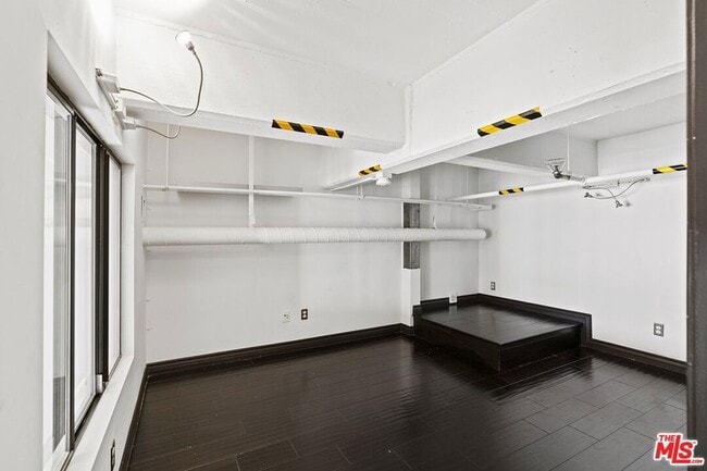 Building Photo - 1850 Industrial St