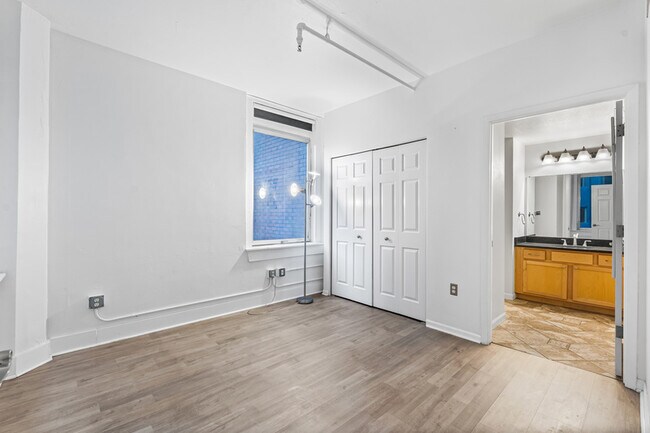 Building Photo - 444 17th St