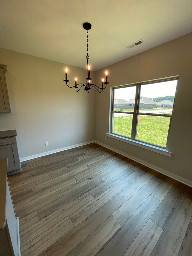 Building Photo - Home for Rent in Meridianville, AL!!! Avai...