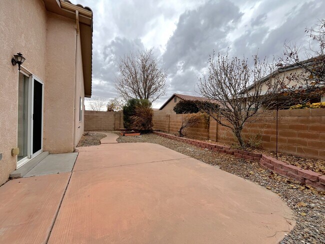 Building Photo - Fantastic 3 Bedroom, 2 Bath Home In The NE!