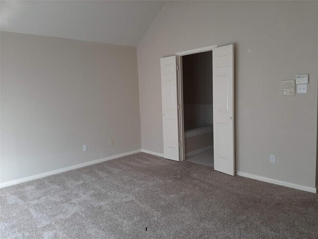 Building Photo - 1385 El Camino Village Dr
