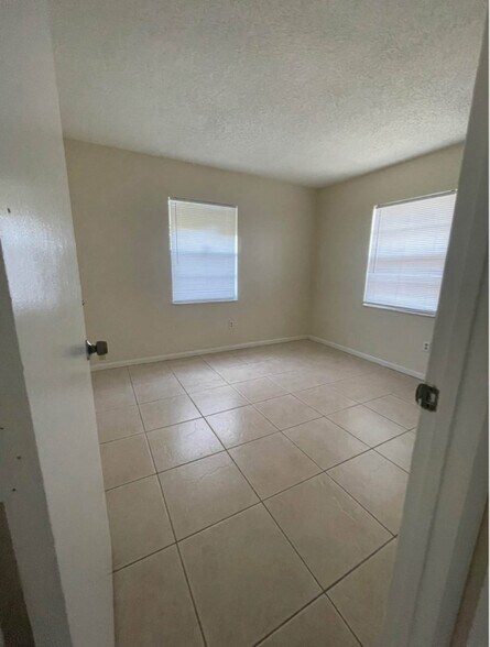 Building Photo - 1639 Barbarie Ln