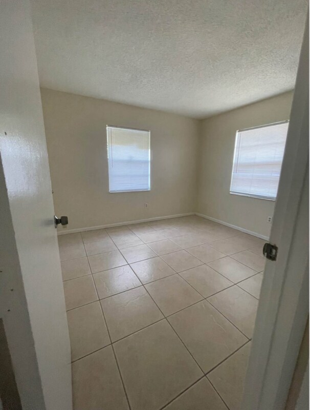 Building Photo - 1639 Barbarie Ln