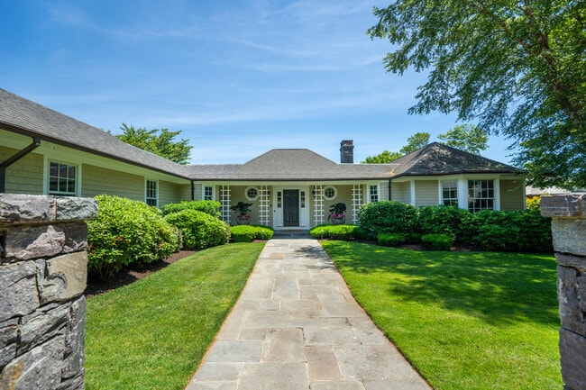 Building Photo - 3 Barclay Sq