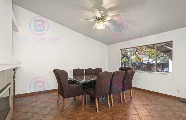 Building Photo - 3059 Creekwood Dr