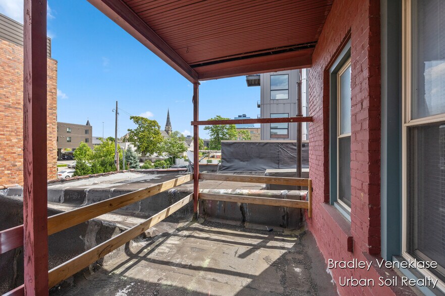 Building Photo - 511 Bridge St NW
