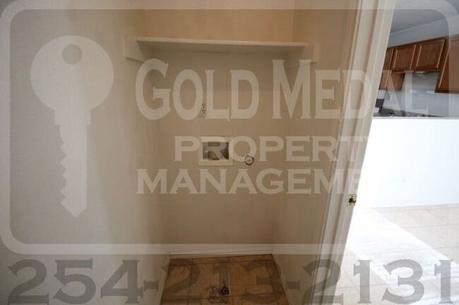 Building Photo - 3304 Hereford Ln