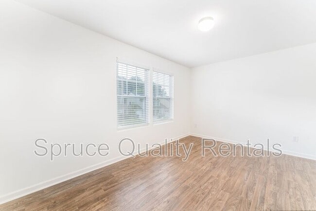 Building Photo - 250 Baybrook Ln