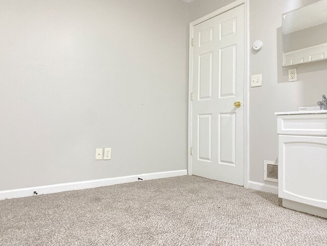 Building Photo - 4420 N 48th St