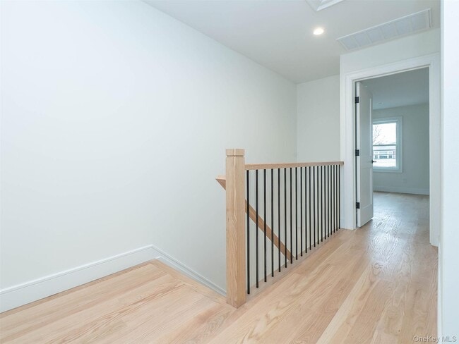 Building Photo - 35 Dunwood Rd