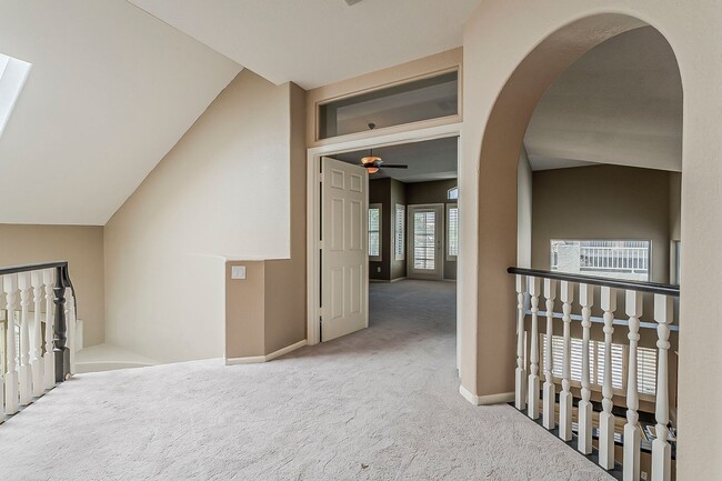 Building Photo - Welcome to your private Oasis!!