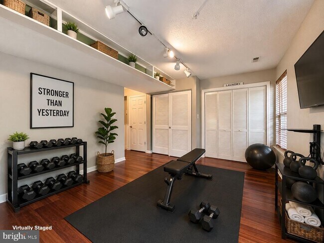 Building Photo - 2107 Mardic Dr